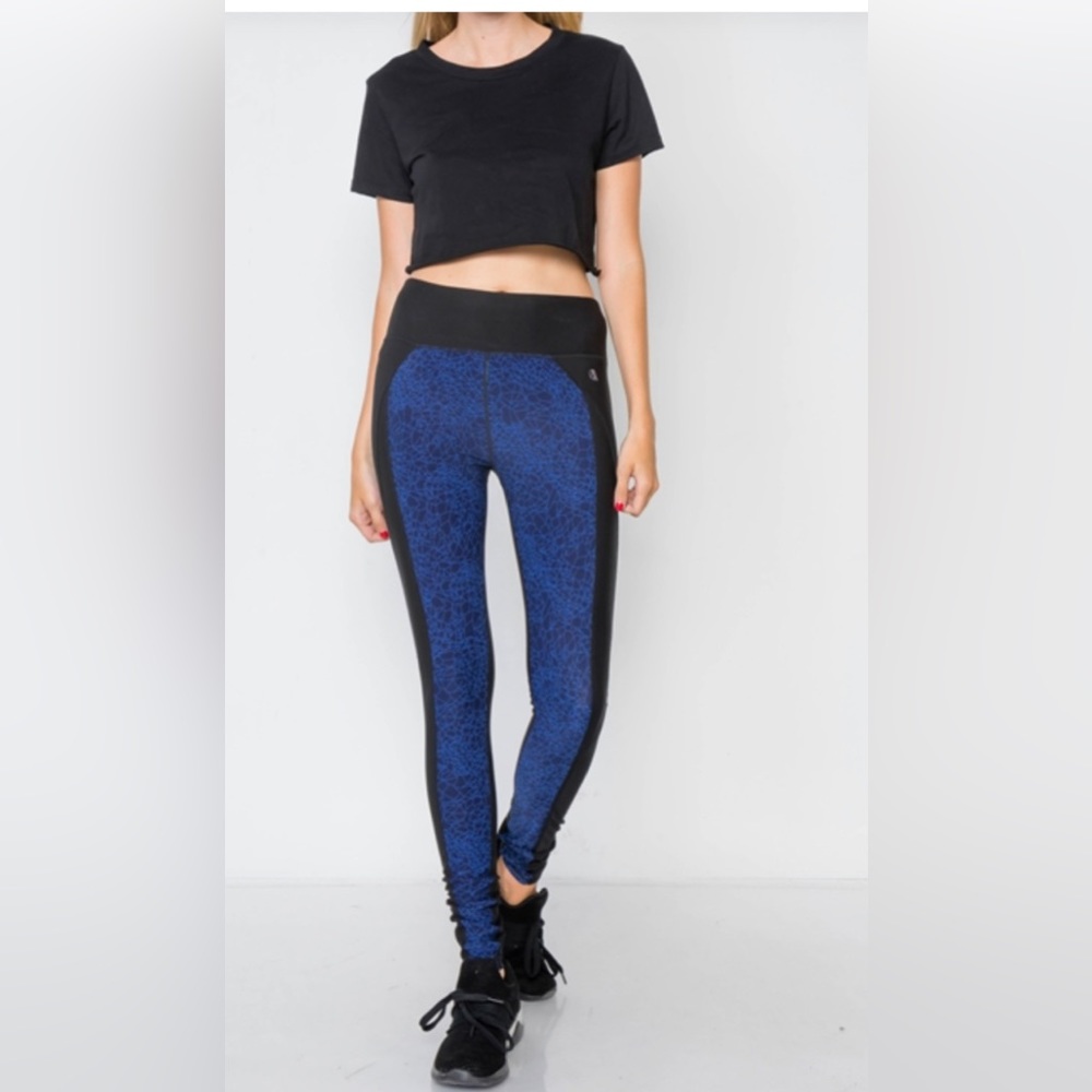 NWT Reactivate High rise slim fit sporty leggings with back zip pocket. Size - L